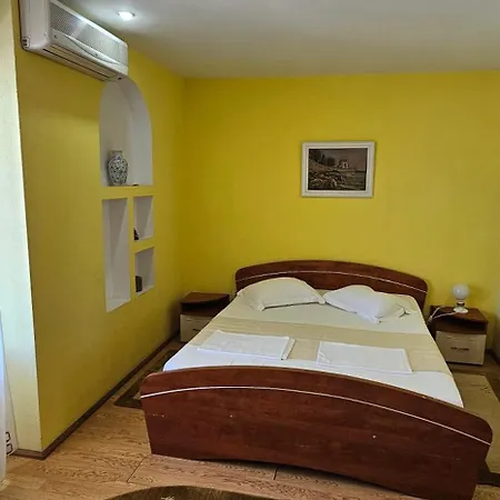 מלון Casa Belu אפורי נורד